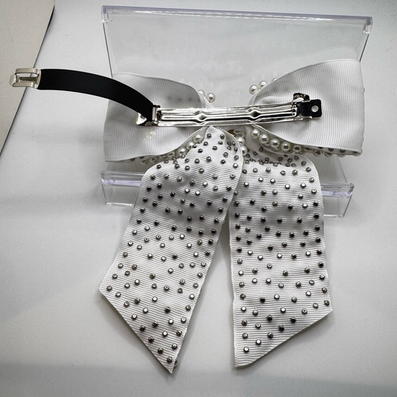 Gorgeous white hair bow with pearls - NWOT - Picture 5 of 8